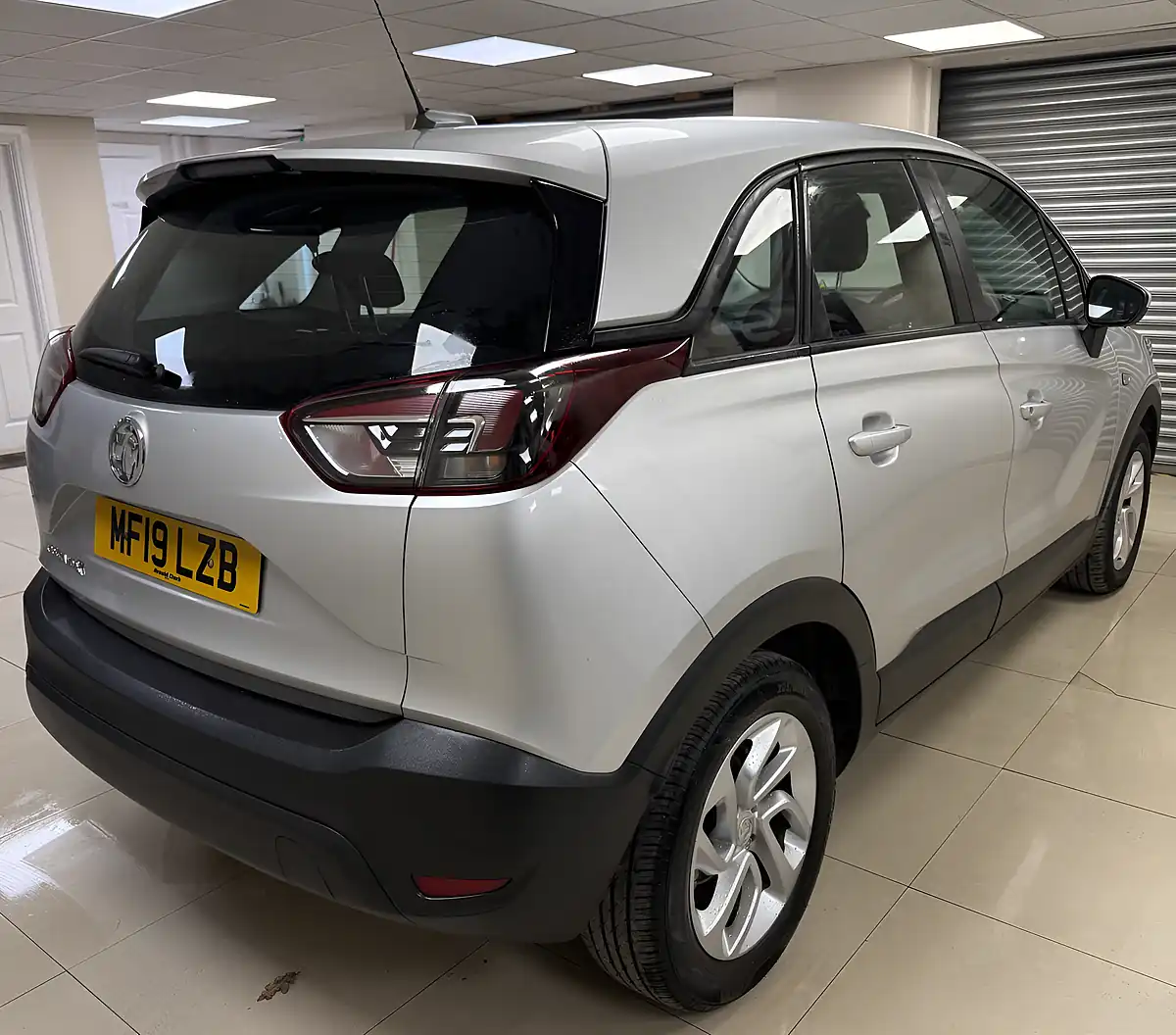 Used 2019 Vauxhall Crossland X Se Silver - Interior and Exterior details 4