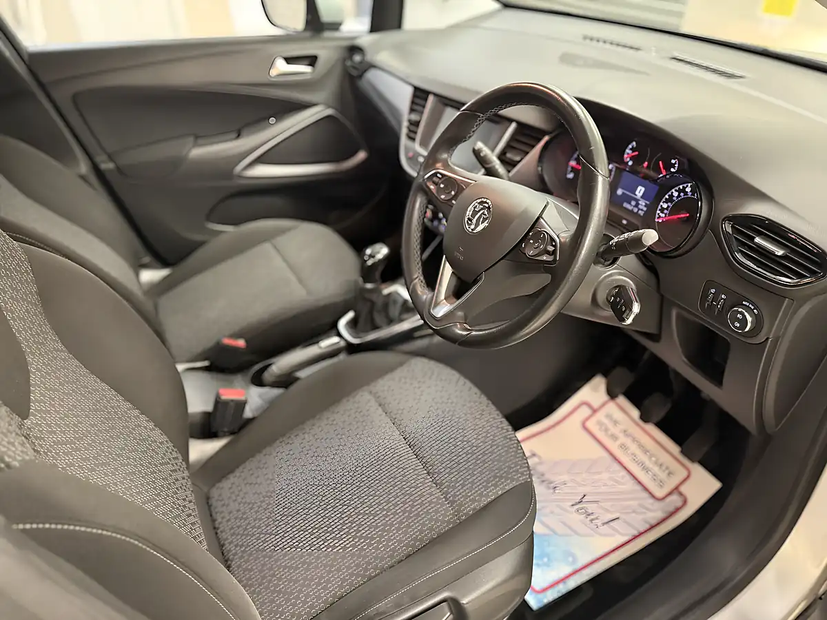 Used 2019 Vauxhall Crossland X Se Silver - Interior and Exterior details 5