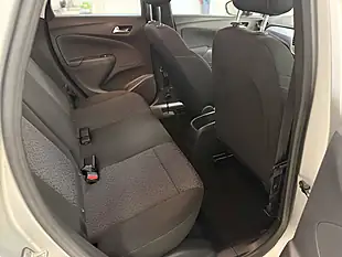 Used 2019 Vauxhall Crossland X Se Silver - Interior and Exterior details 6