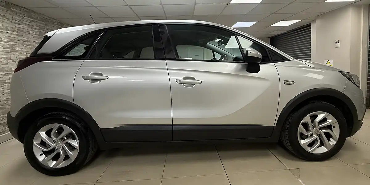 Used 2019 Vauxhall Crossland X Se Silver - Interior and Exterior details 8