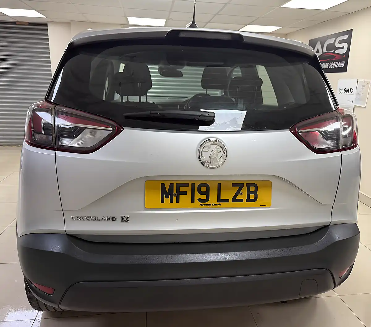 Used 2019 Vauxhall Crossland X Se Silver - Interior and Exterior details 9