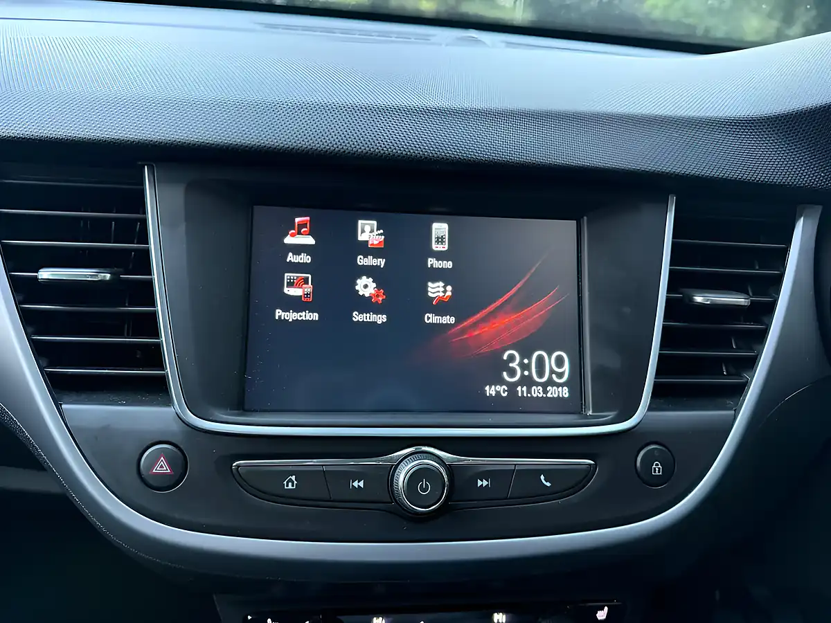 Used 2019 Vauxhall Crossland X Se White - Interior and Exterior details 14