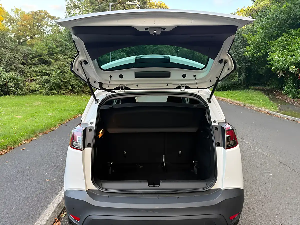Used 2019 Vauxhall Crossland X Se White - Interior and Exterior details 8