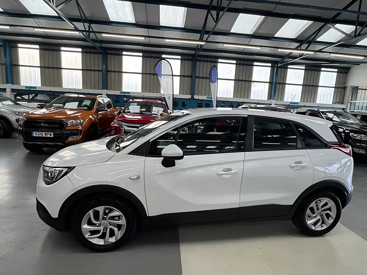 Used 2019 Vauxhall Crossland X Se White - Interior and Exterior details 7