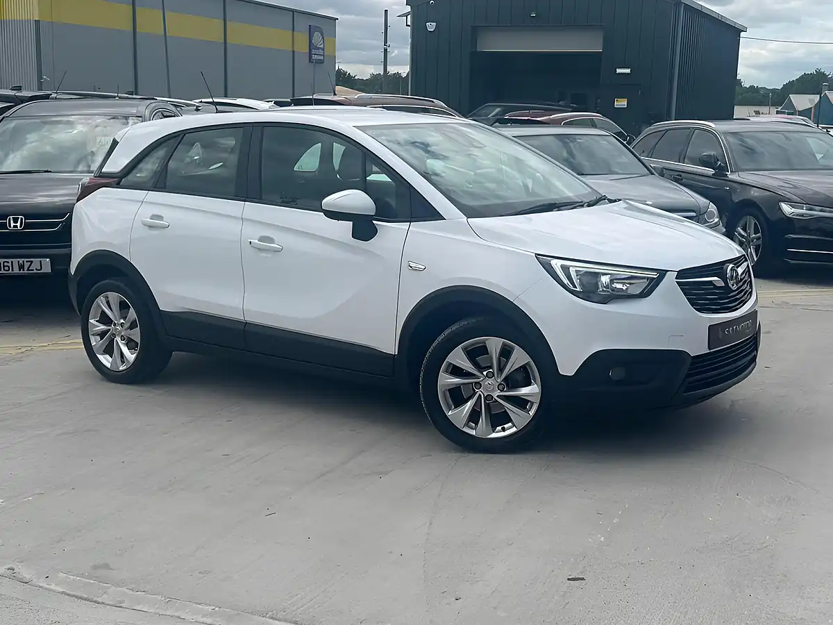 Used 2019 Vauxhall Crossland X Se White - Front View