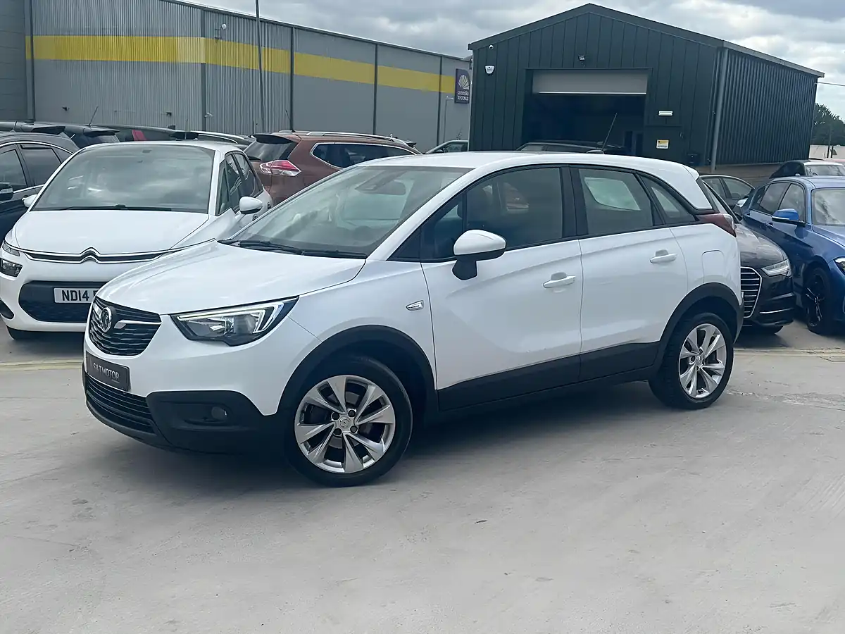 Used 2019 Vauxhall Crossland X Se White - Interior and Exterior details 3