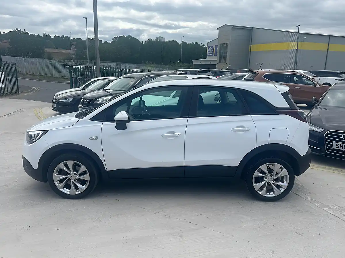 Used 2019 Vauxhall Crossland X Se White - Interior and Exterior details 8
