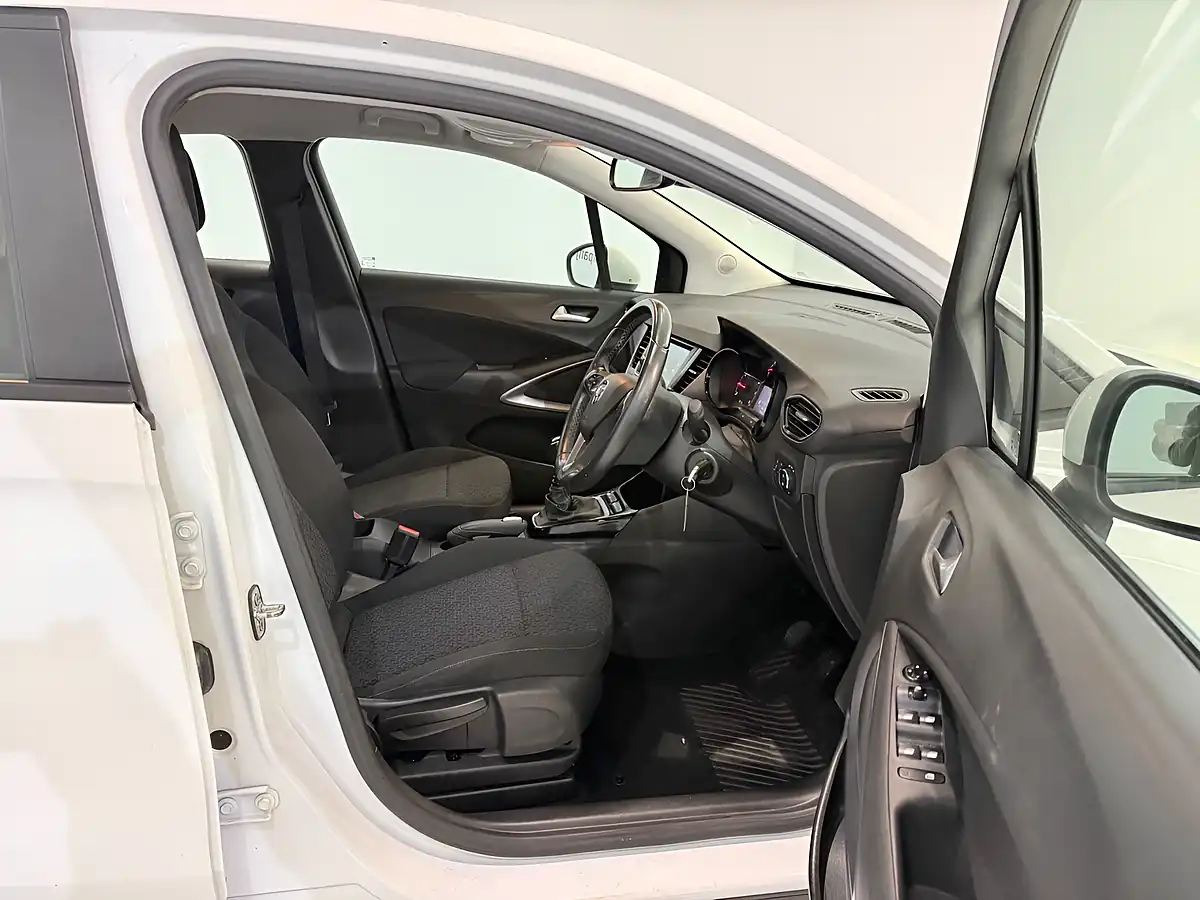 Used 2019 Vauxhall Crossland X Se White - Interior and Exterior details 11