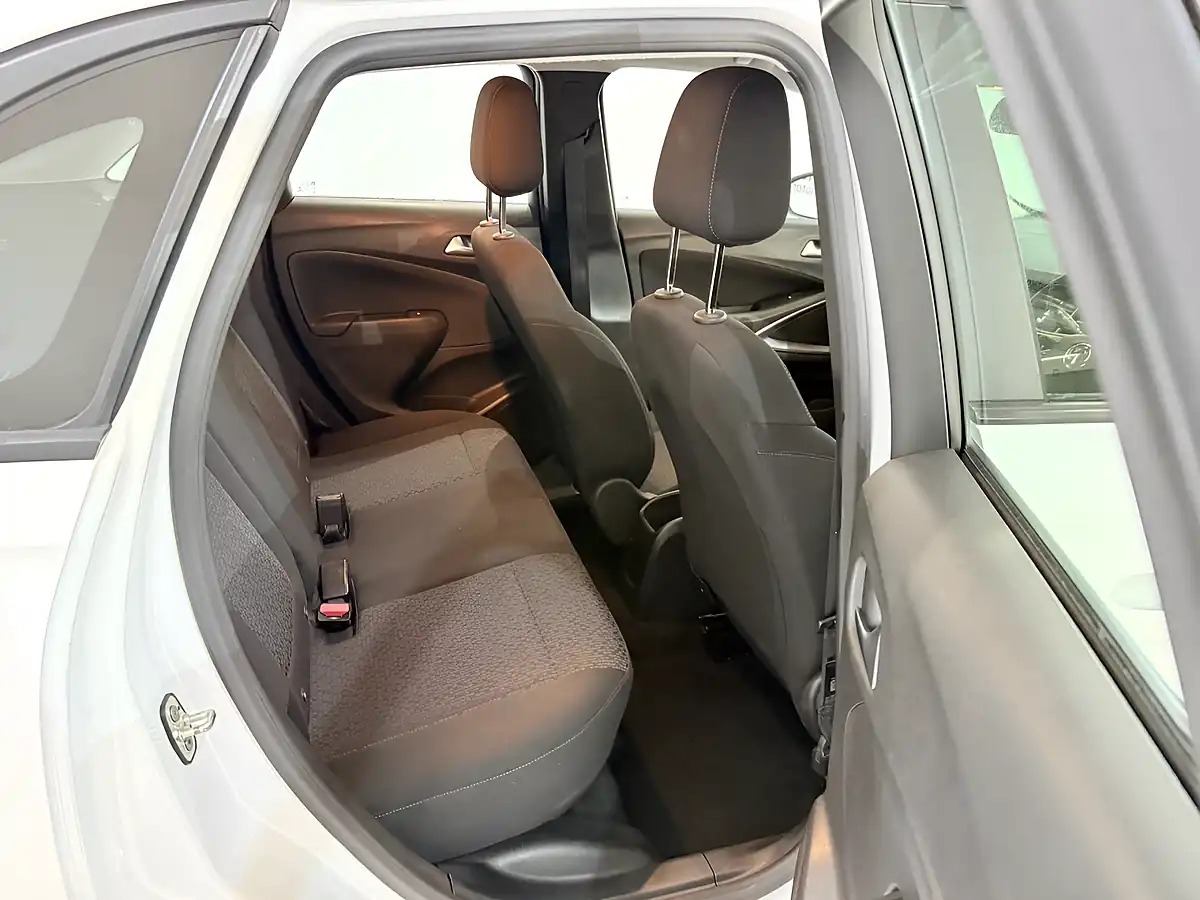 Used 2019 Vauxhall Crossland X Se White - Interior and Exterior details 12