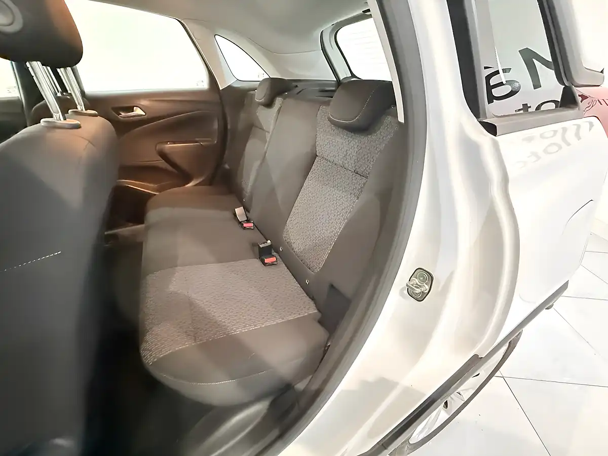 Used 2019 Vauxhall Crossland X Se White - Interior and Exterior details 15