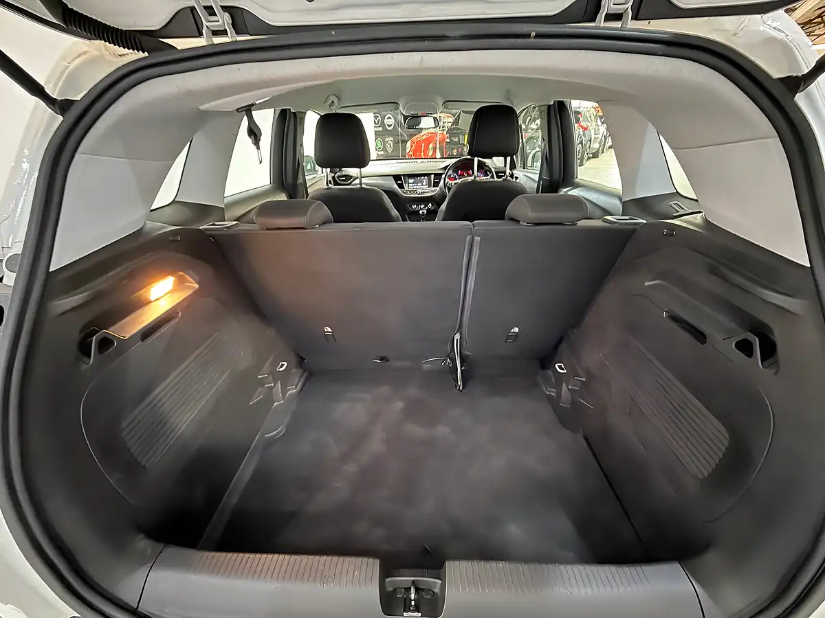 Used 2019 Vauxhall Crossland X Se White - Interior and Exterior details 18