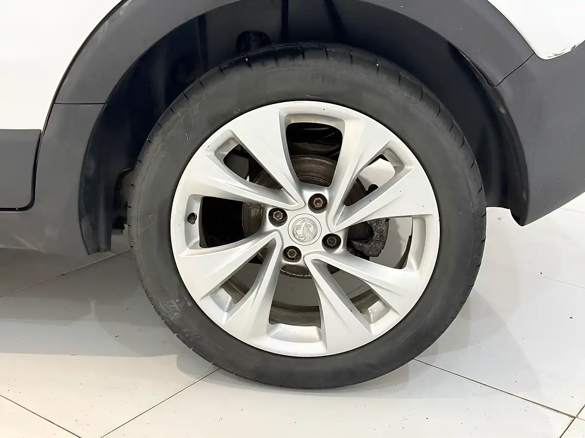 Used 2019 Vauxhall Crossland X Se White - Interior and Exterior details 9