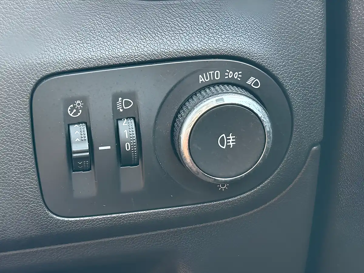 Used 2019 Vauxhall Crossland X Sport Blue - Interior and Exterior details 18