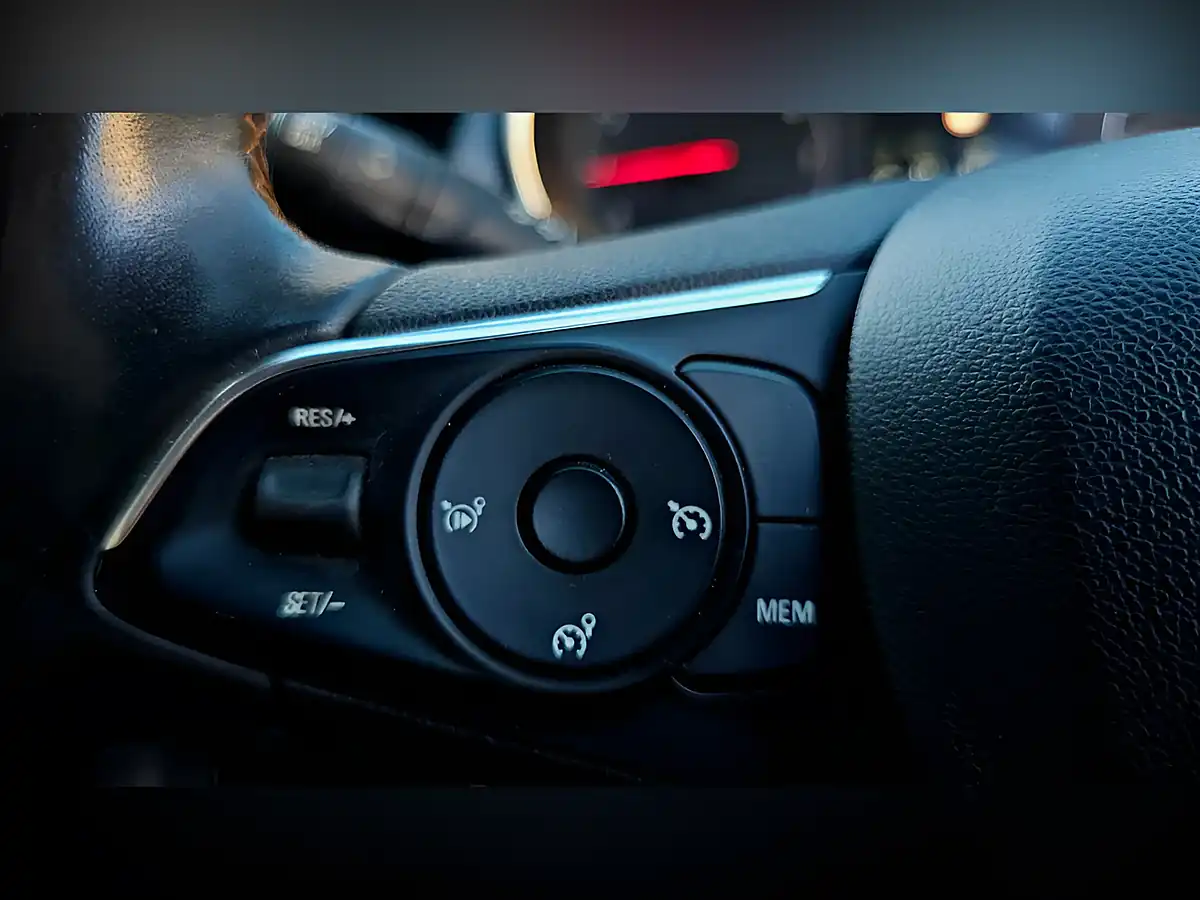 Used 2019 Vauxhall Crossland X Tech Line Nav Black - Interior and Exterior details 18