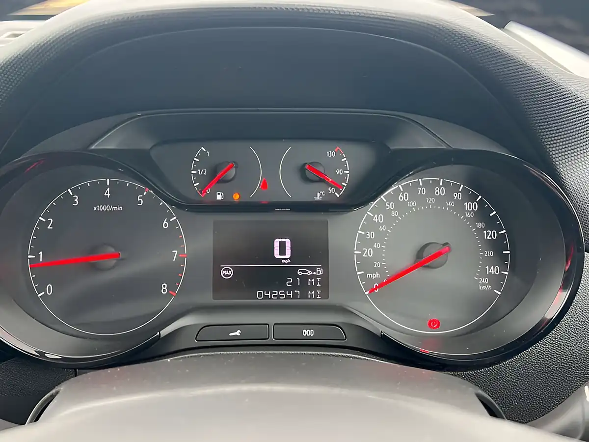 Used 2019 Vauxhall Crossland X X Sport Diamond Black - Interior and Exterior details 17
