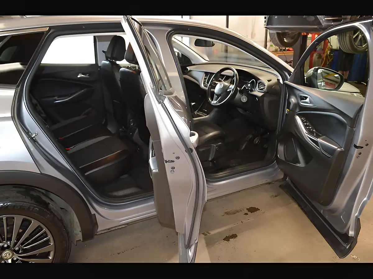 Used 2019 Vauxhall Grandland X Business Edition Nav Quartz Grey - Interior and Exterior details 14