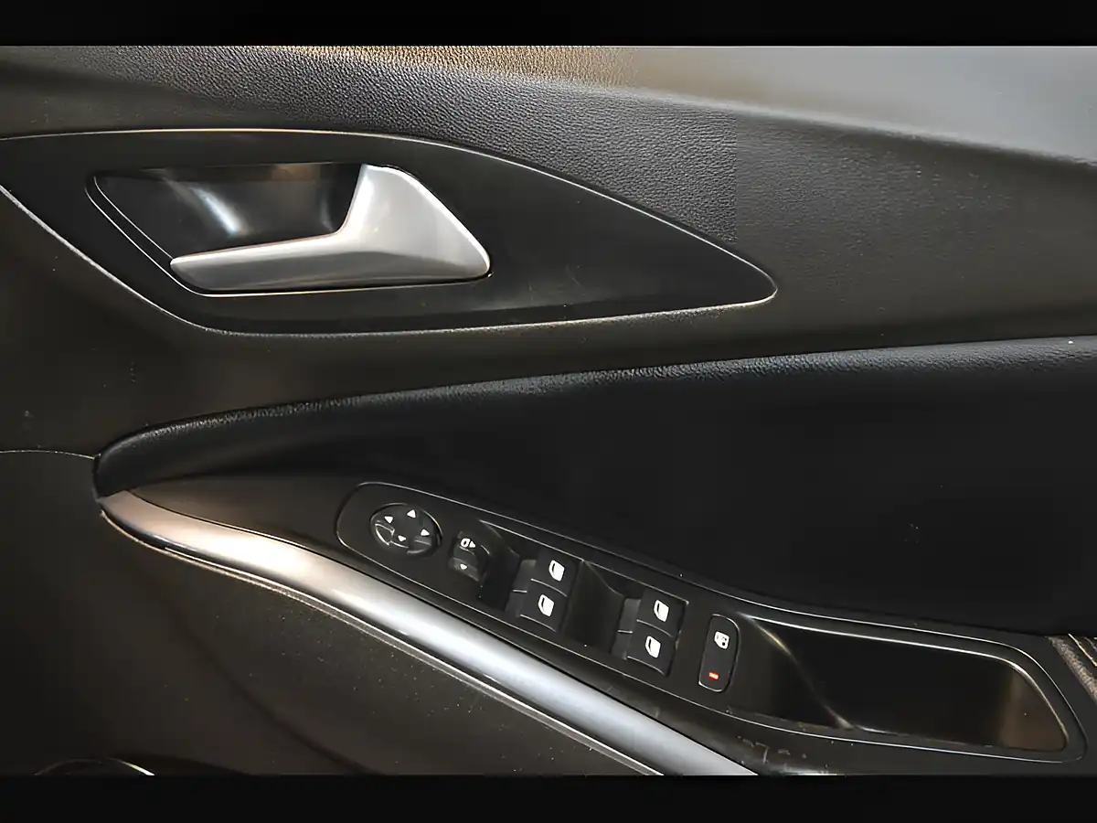Used 2019 Vauxhall Grandland X Business Edition Nav Quartz Grey - Interior and Exterior details 15