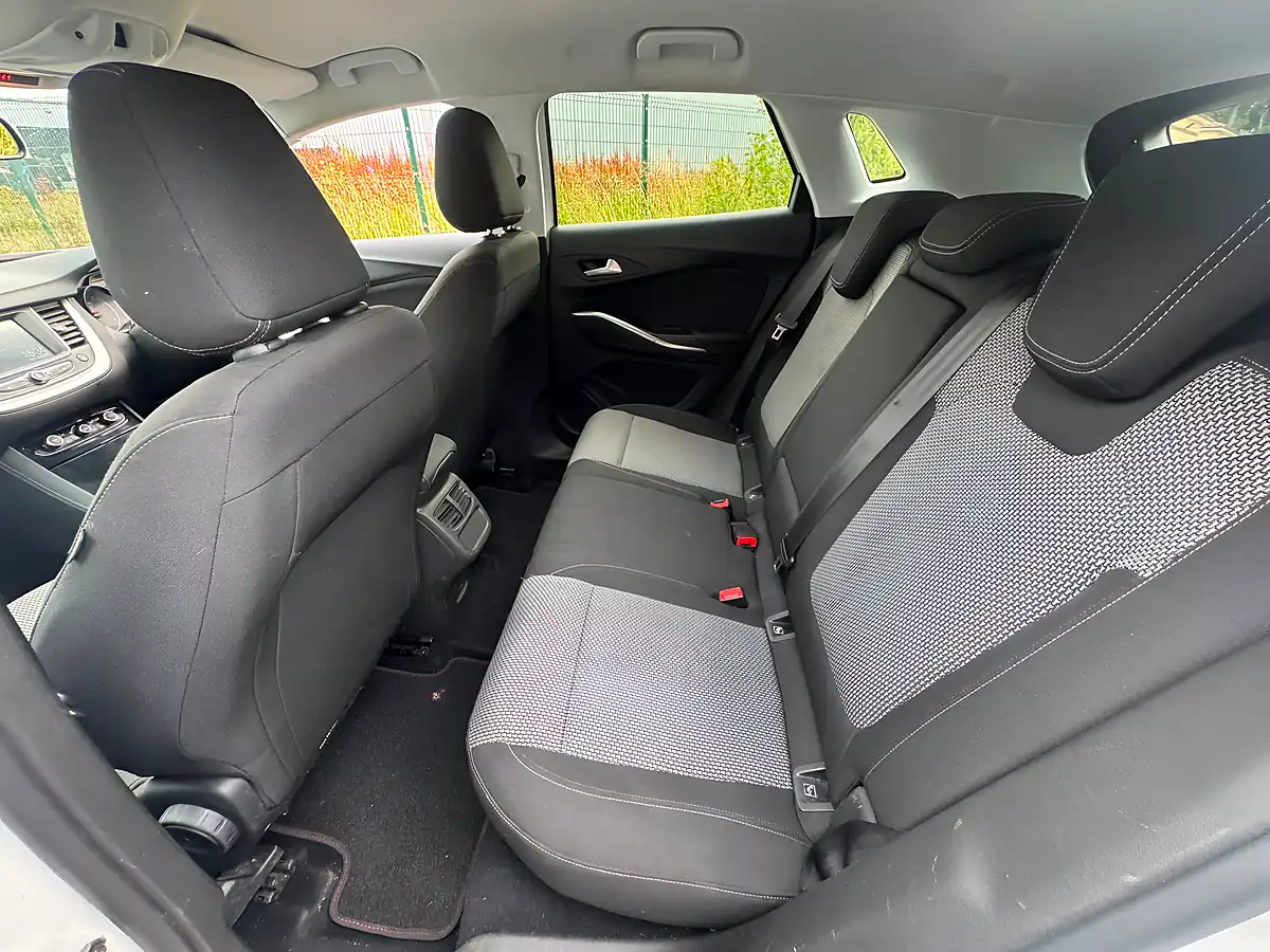 Used 2019 Vauxhall Grandland X Design Line White - Interior and Exterior details 10