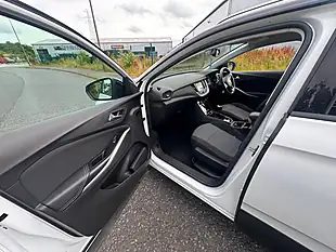 Used 2019 Vauxhall Grandland X Design Line White - Interior and Exterior details 11
