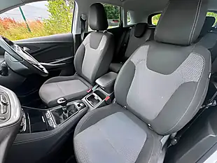 Used 2019 Vauxhall Grandland X Design Line White - Interior and Exterior details 12