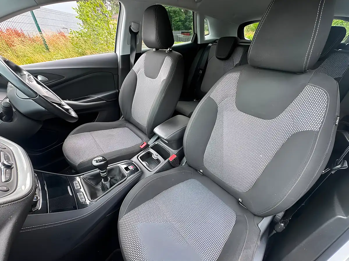 Used 2019 Vauxhall Grandland X Design Line White - Interior and Exterior details 12