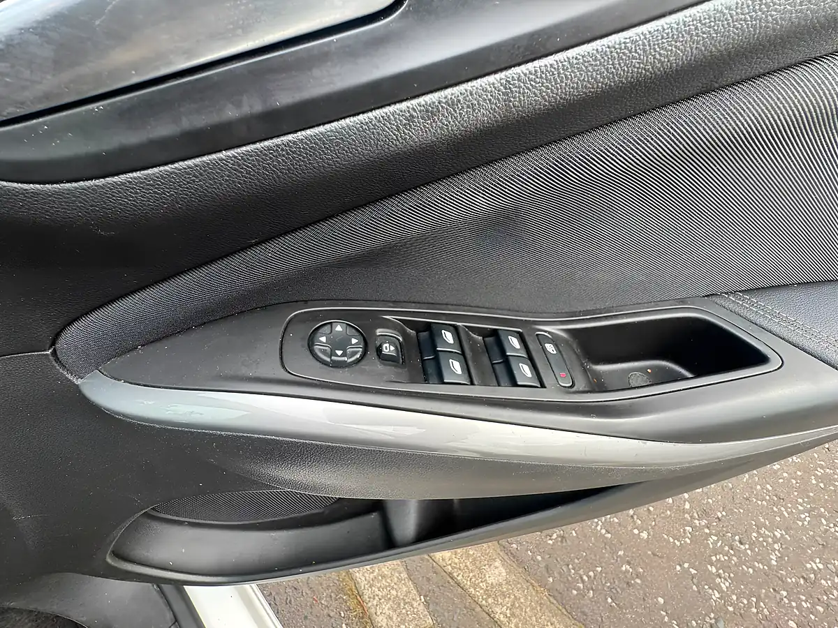 Used 2019 Vauxhall Grandland X Design Line White - Interior and Exterior details 14