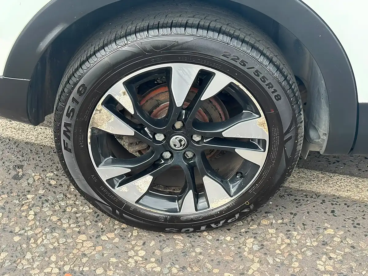 Used 2019 Vauxhall Grandland X Design Line White - Interior and Exterior details 19