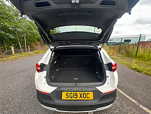 Used 2019 Vauxhall Grandland X Design Line White - Interior and Exterior details 8