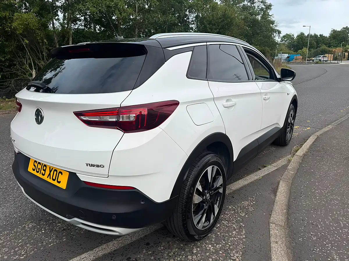 Used 2019 Vauxhall Grandland X Design Line White - Interior and Exterior details 9