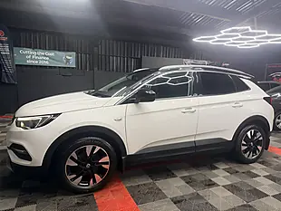 Used 2019 Vauxhall Grandland X Design Line White - Interior and Exterior details 11