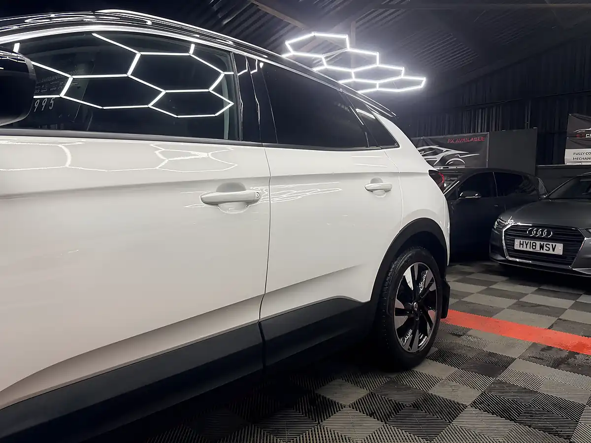 Used 2019 Vauxhall Grandland X Design Line White - Interior and Exterior details 13