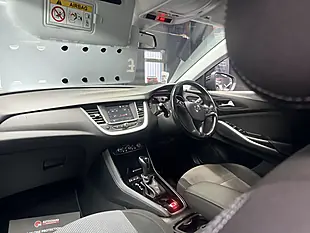 Used 2019 Vauxhall Grandland X Design Line White - Interior and Exterior details 14