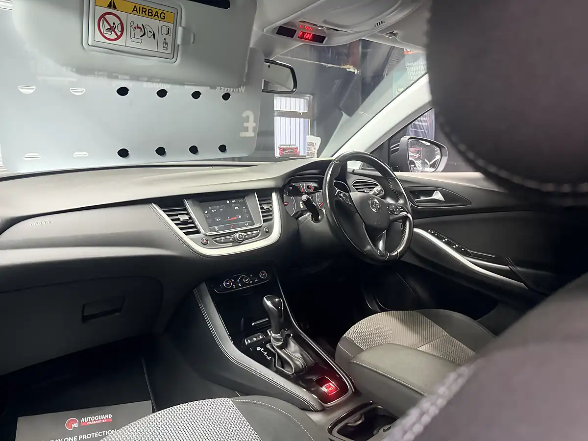 Used 2019 Vauxhall Grandland X Design Line White - Interior and Exterior details 14