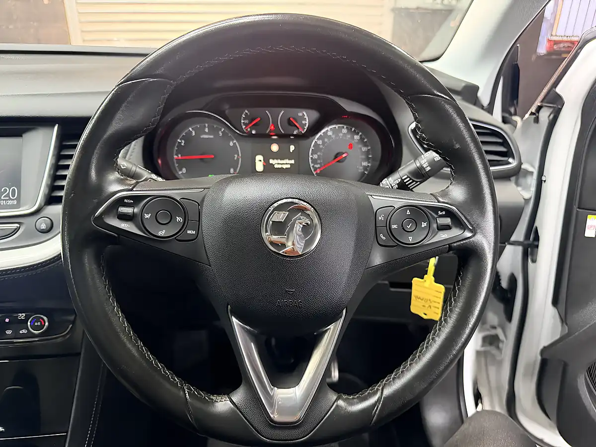 Used 2019 Vauxhall Grandland X Design Line White - Interior and Exterior details 16