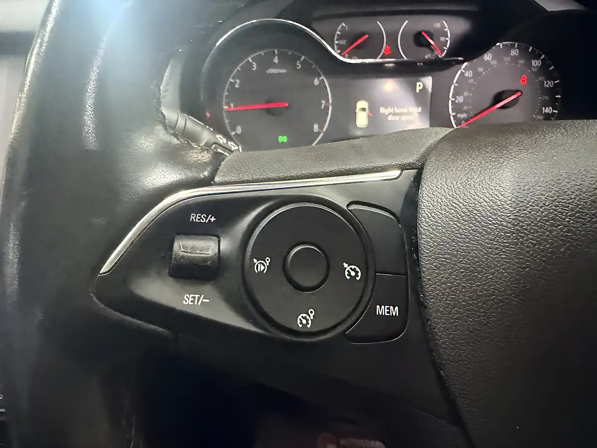 Used 2019 Vauxhall Grandland X Design Line White - Interior and Exterior details 17