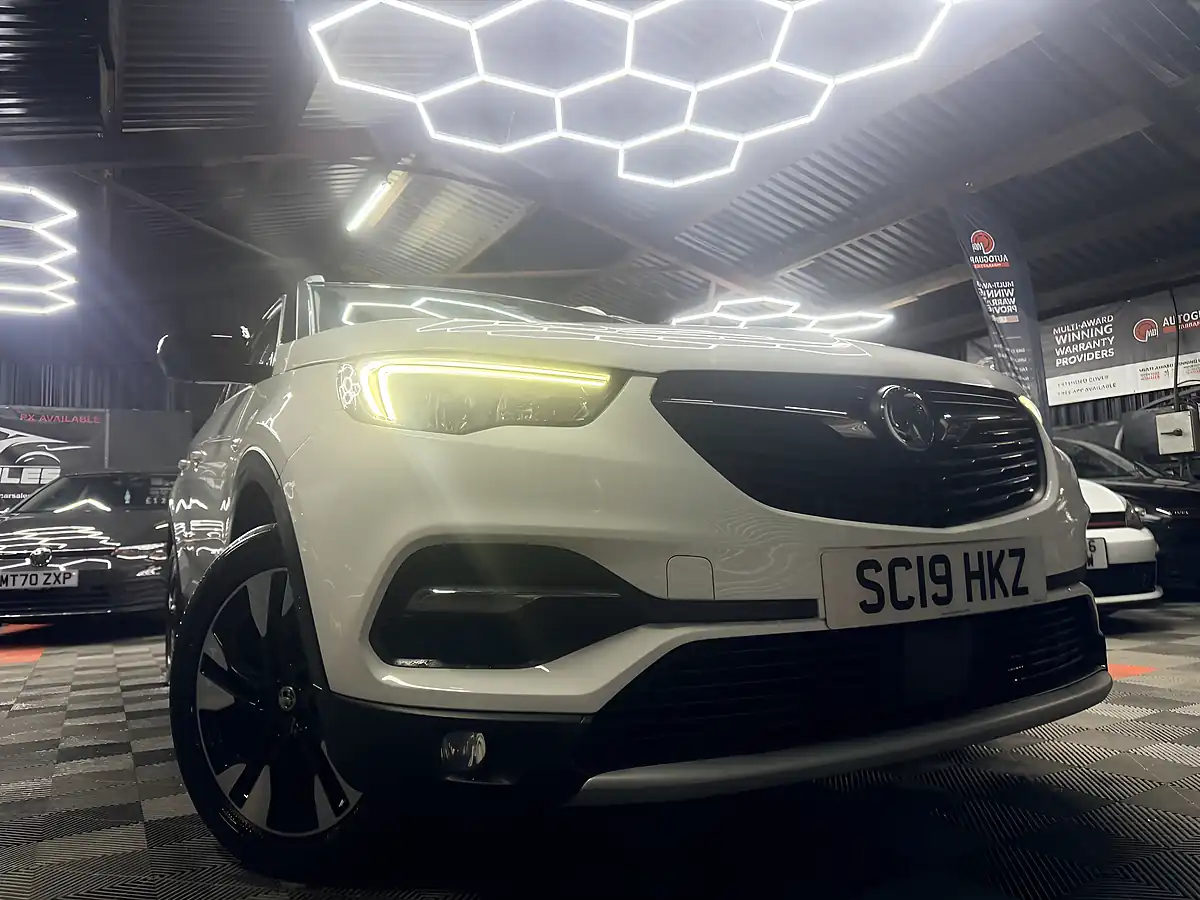 Used 2019 Vauxhall Grandland X Design Line White - Interior and Exterior details 2
