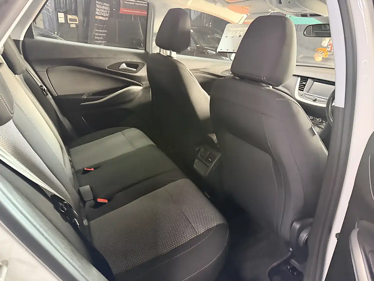 Used 2019 Vauxhall Grandland X Design Line White - Interior and Exterior details 20