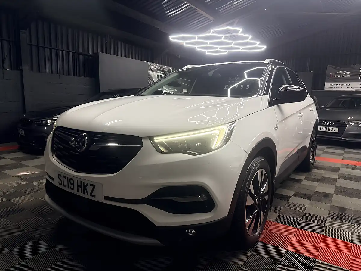 Used 2019 Vauxhall Grandland X Design Line White - Interior and Exterior details 5