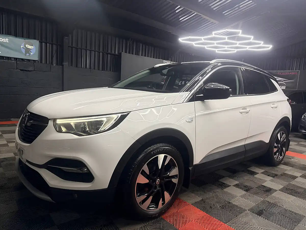 Used 2019 Vauxhall Grandland X Design Line White - Interior and Exterior details 6
