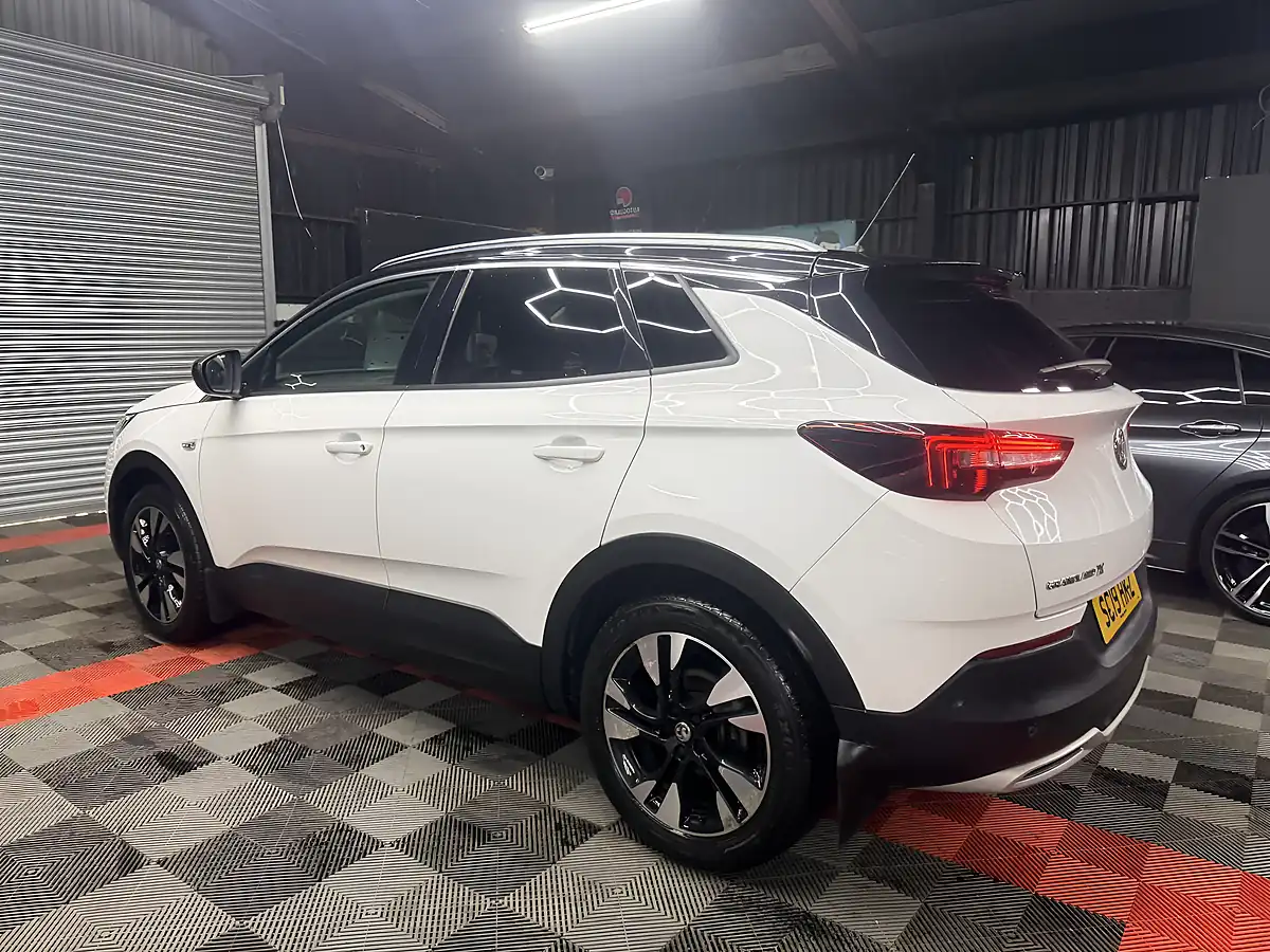 Used 2019 Vauxhall Grandland X Design Line White - Interior and Exterior details 7