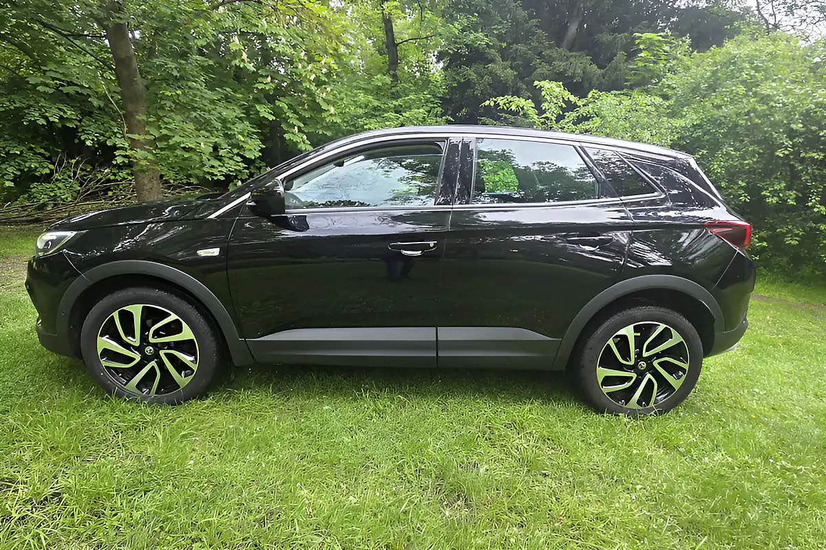 Used 2019 Vauxhall Grandland X Elite Nav Black - Interior and Exterior details 5