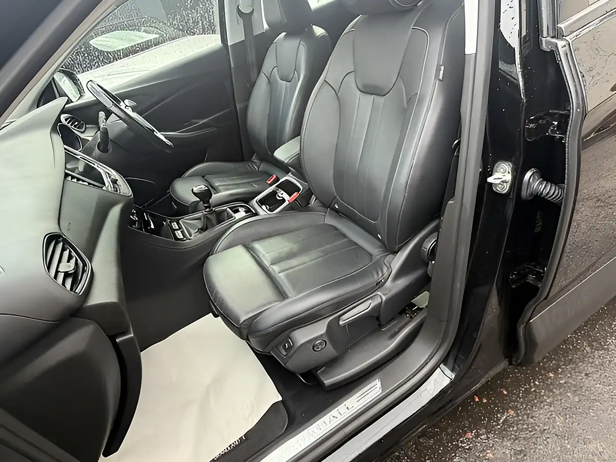 Used 2019 Vauxhall Grandland X Elite Nav Black - Interior and Exterior details 10