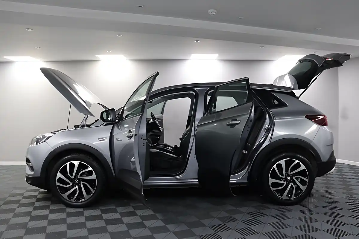 Used 2019 Vauxhall Grandland X Elite Nav S/S Grey - Interior and Exterior details 4