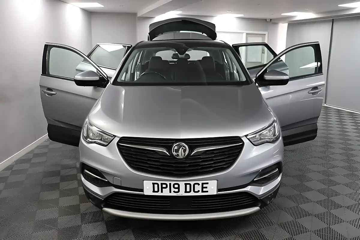 Used 2019 Vauxhall Grandland X Elite Nav S/S Grey - Interior and Exterior details 5