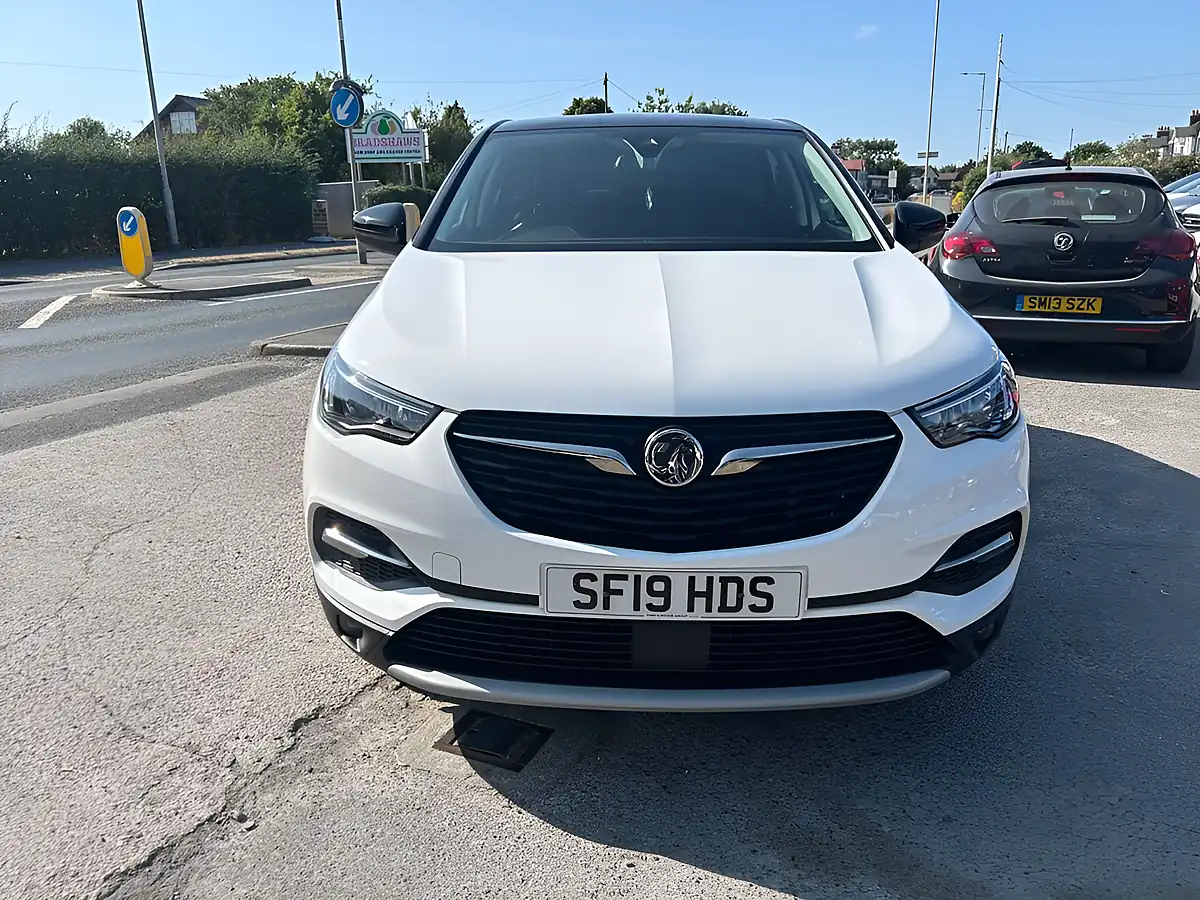 Used 2019 Vauxhall Grandland X Elite Nav White - Interior and Exterior details 10