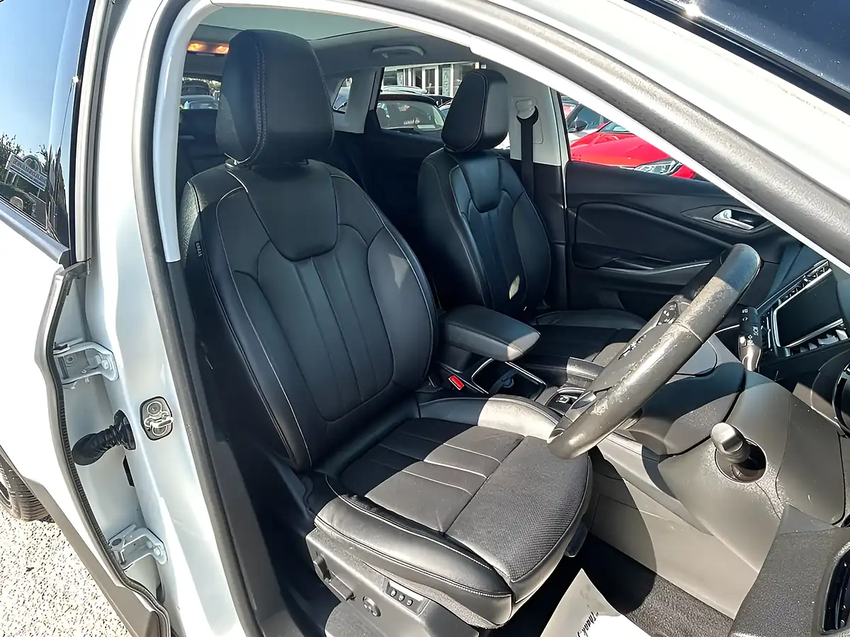 Used 2019 Vauxhall Grandland X Elite Nav White - Interior and Exterior details 13