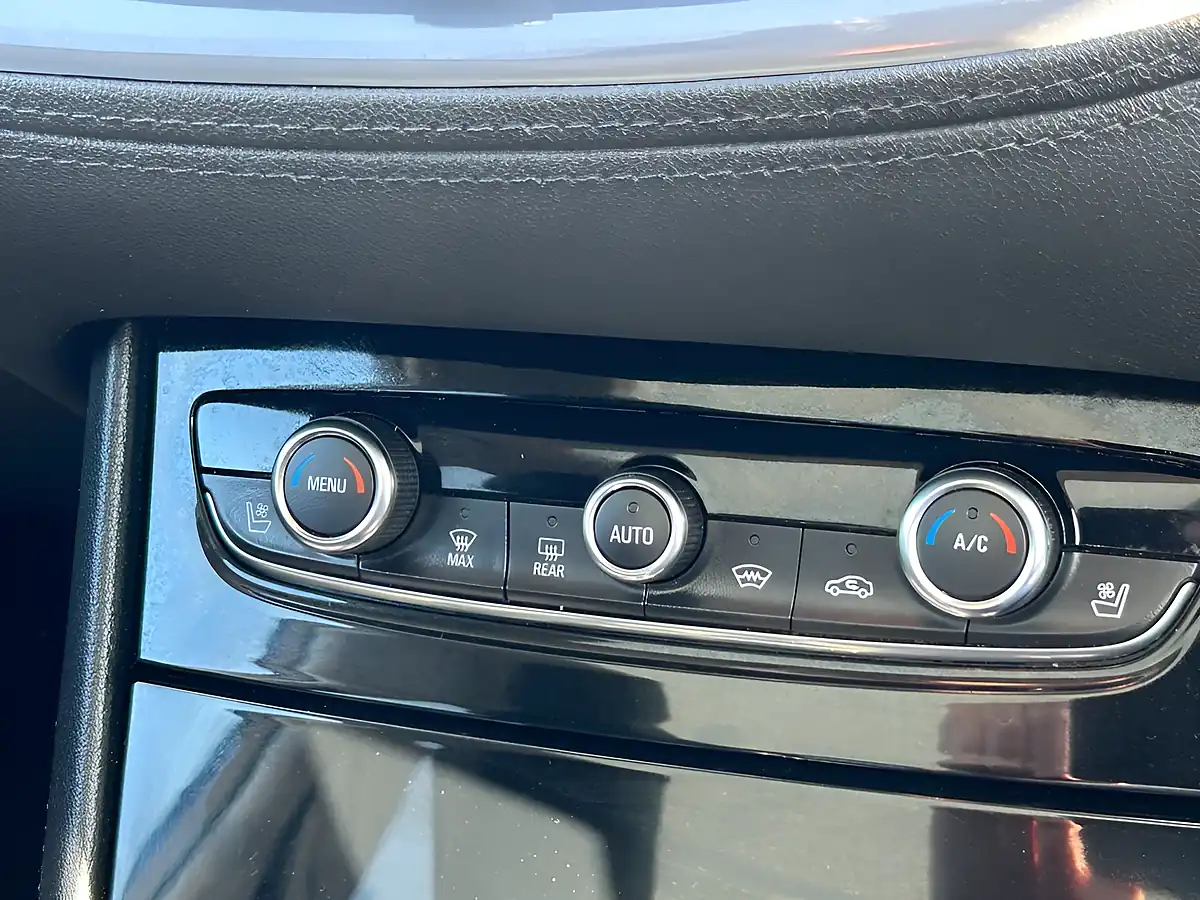 Used 2019 Vauxhall Grandland X Elite Nav White - Interior and Exterior details 17