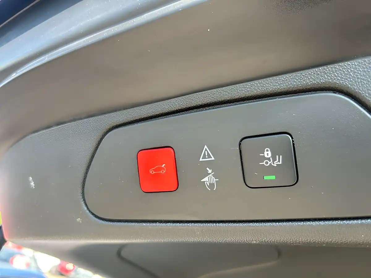 Used 2019 Vauxhall Grandland X Elite Nav White - Interior and Exterior details 6