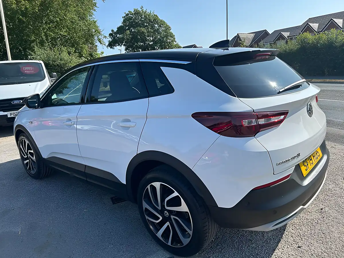 Used 2019 Vauxhall Grandland X Elite Nav White - Interior and Exterior details 8
