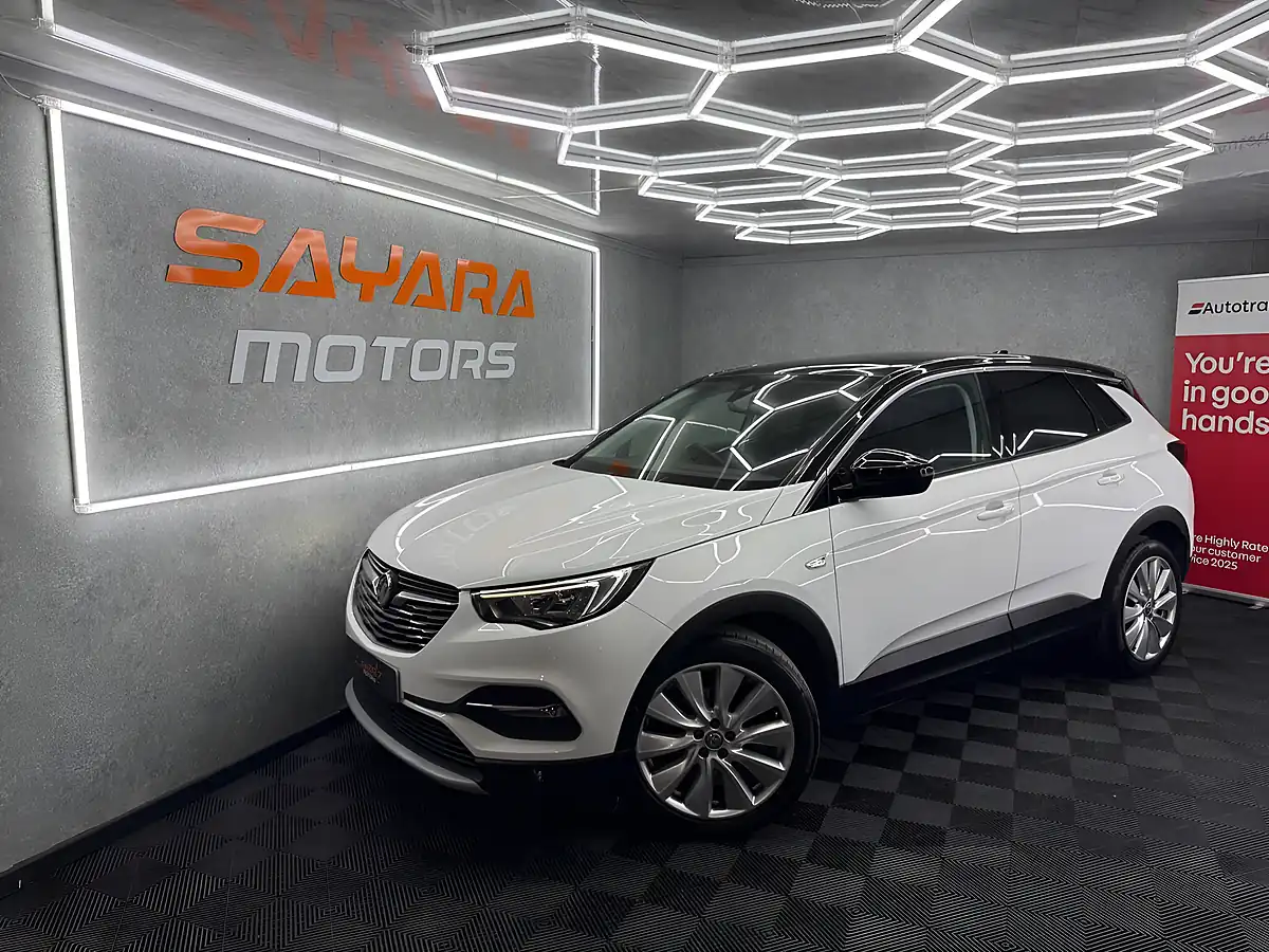 Used 2019 Vauxhall Grandland X Elite Nav White - Front View